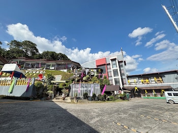 djapanese tunnel family resort