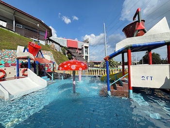 djapanese tunnel family resort