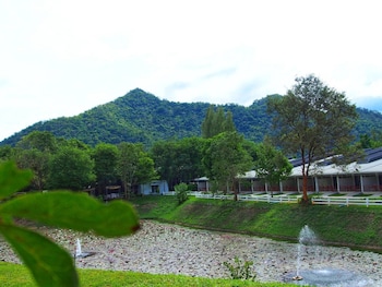 the piano resort