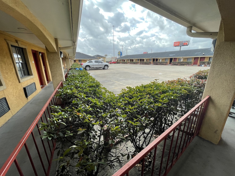 regency inn channelview