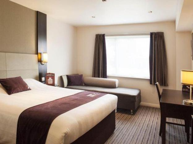 premier inn bedford south a421