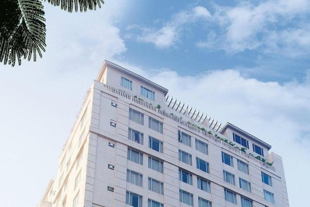 oh biz executive at leonia