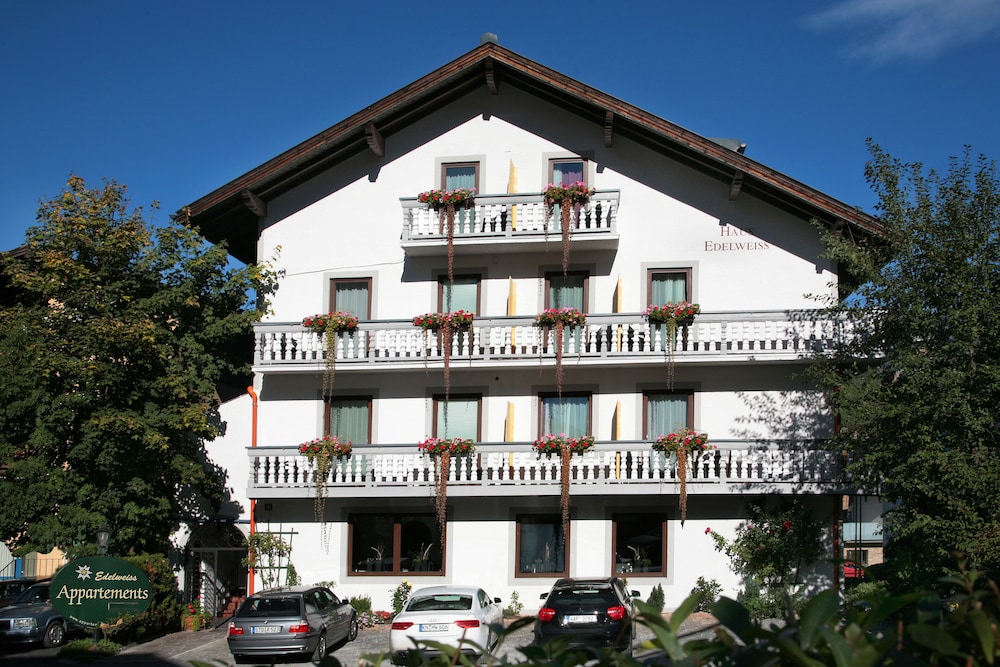 lake and cityhotel edelweiss self check in