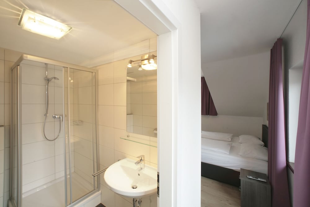 lake and cityhotel edelweiss self check in