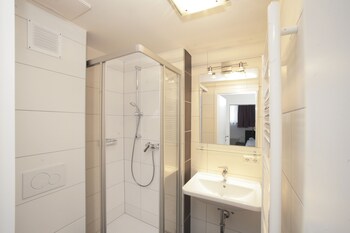 lake and cityhotel edelweiss self check in