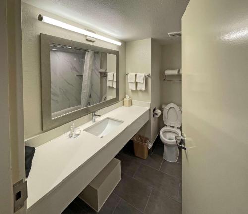 quality suites houston hobby airport