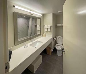 quality suites houston hobby airport