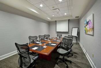 hilton garden inn gulfport airport