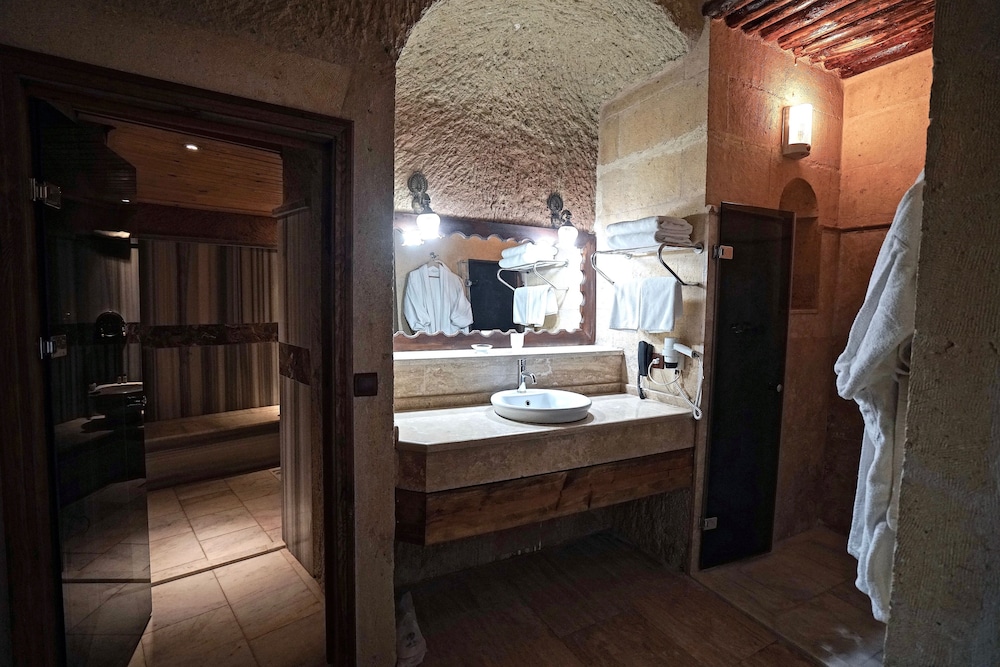 melis cave hotel