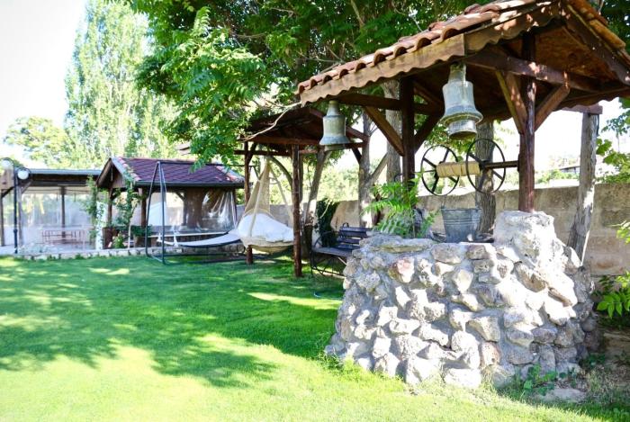 melis cave hotel