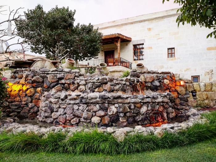 melis cave hotel
