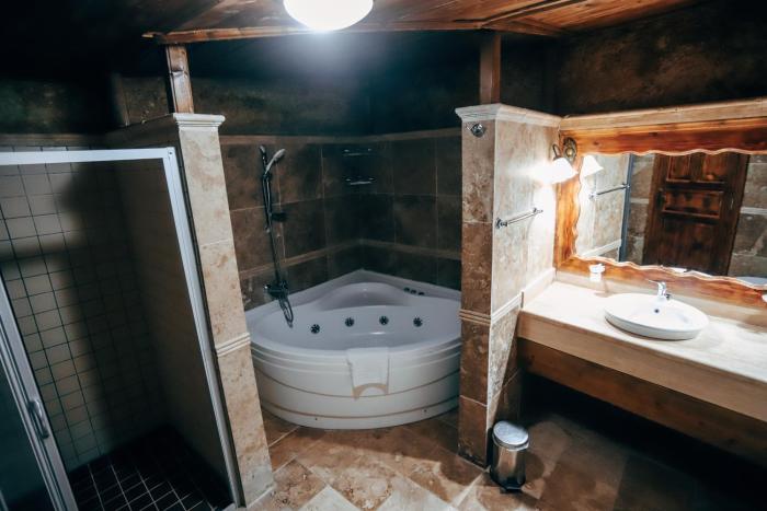 melis cave hotel