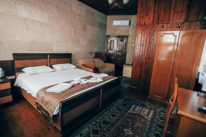 melis cave hotel