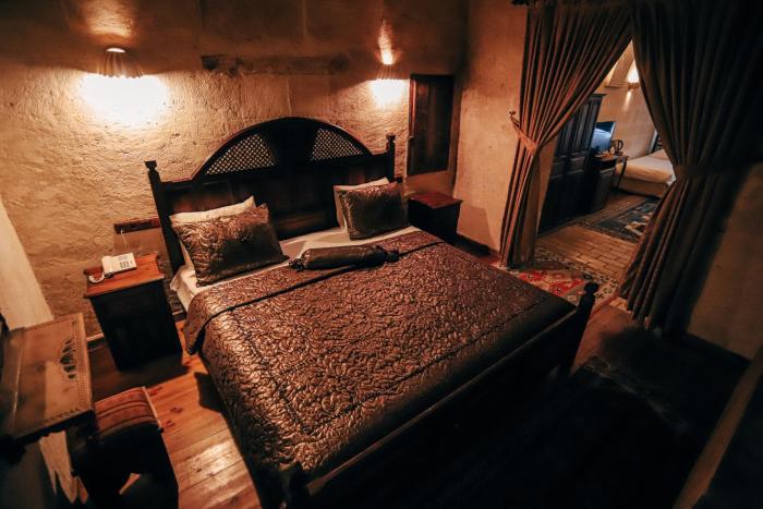 melis cave hotel