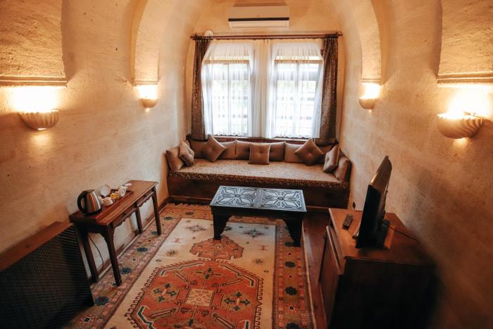 melis cave hotel