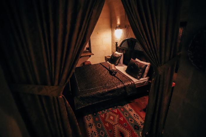 melis cave hotel