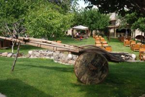 melis cave hotel