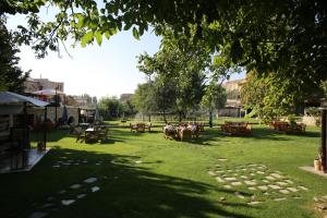 melis cave hotel