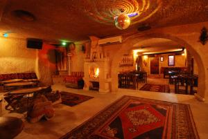 melis cave hotel