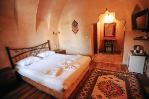 melis cave hotel