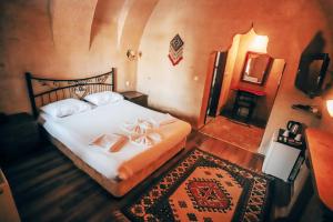 melis cave hotel
