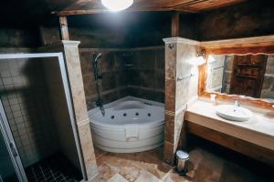 melis cave hotel