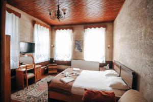 melis cave hotel