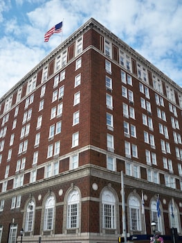 the yorktowne hotel tapestry collection by hilton