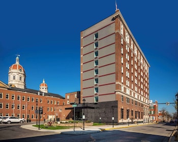 the yorktowne hotel tapestry collection by hilton