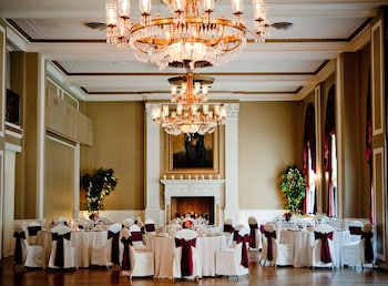 the yorktowne hotel tapestry collection by hilton