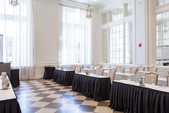 the yorktowne hotel tapestry collection by hilton