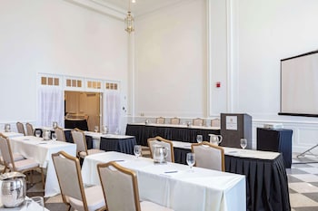 the yorktowne hotel tapestry collection by hilton