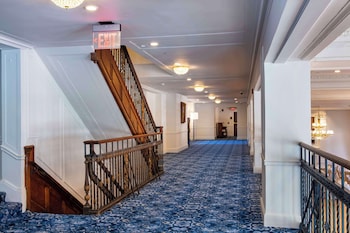 the yorktowne hotel tapestry collection by hilton