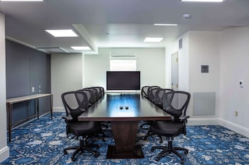 the yorktowne hotel tapestry collection by hilton