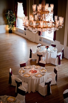 the yorktowne hotel tapestry collection by hilton