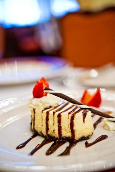 the yorktowne hotel tapestry collection by hilton