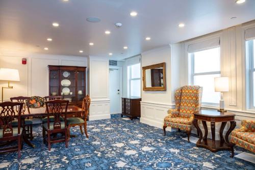 the yorktowne hotel tapestry collection by hilton