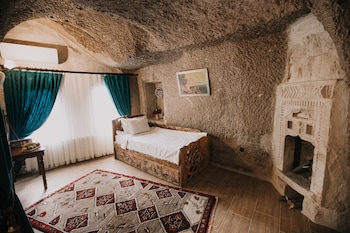 holiday cave hotel