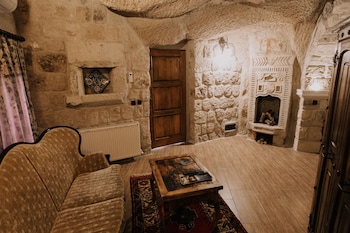 holiday cave hotel