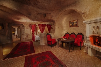 holiday cave hotel