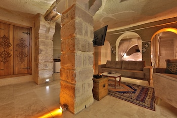 holiday cave hotel