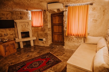 holiday cave hotel