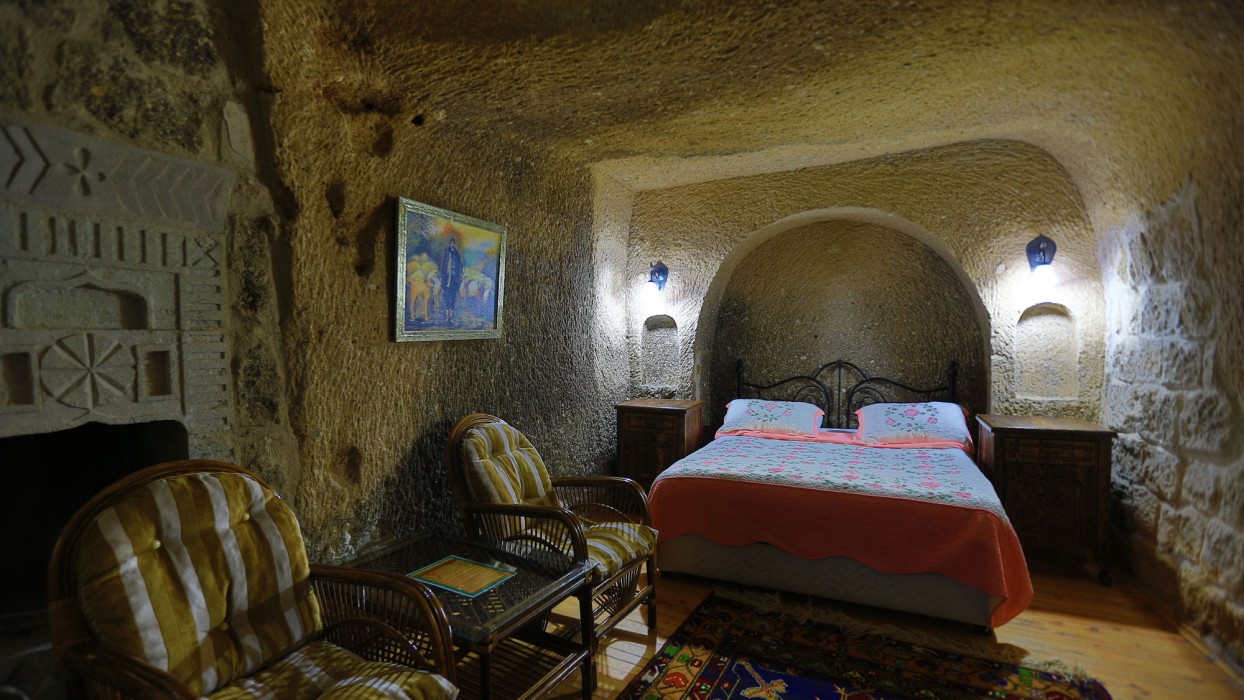 holiday cave hotel