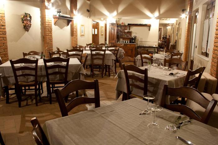 la rosa nel bicchiere