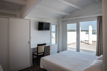 nauticus guest room