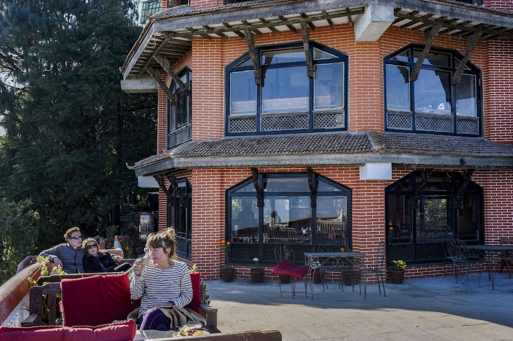 peaceful cottage and cafe du mont