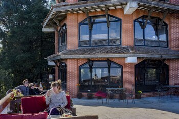 peaceful cottage and cafe du mont