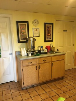 Regency Inn & Suites,Millington>>Memphis,2 star