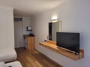 surestay hotel by best western the clarence on melville
