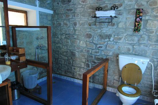 Two Chimneys Lodge,Nainital>>Bhimtal,3 star